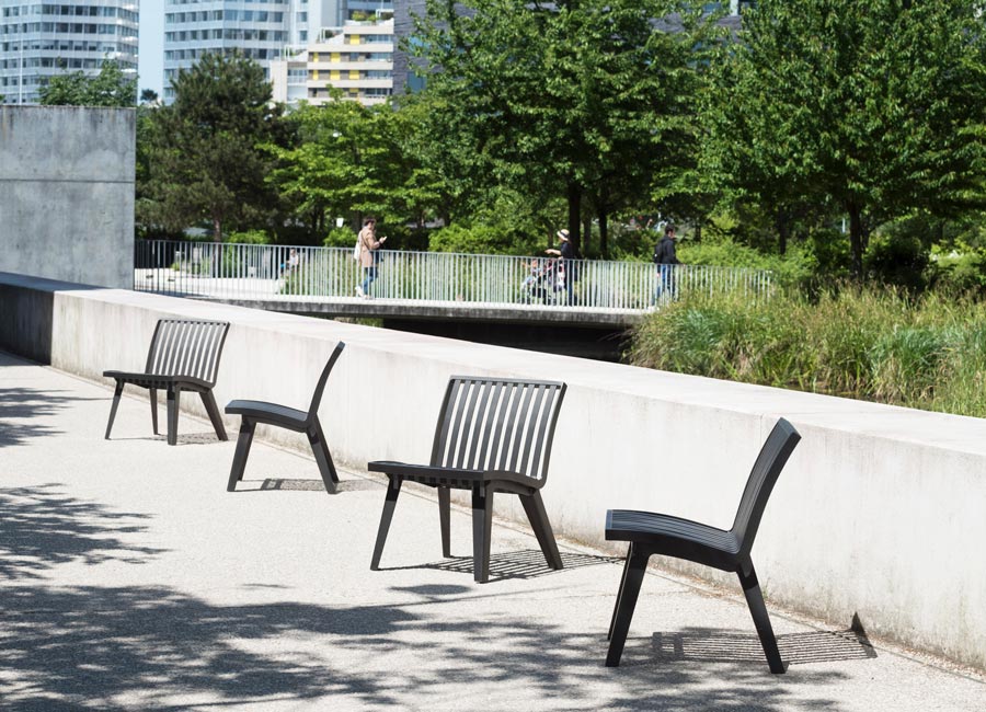 Chaise MONTREAL conçu et fabriqué par Aréa mobilier urbain