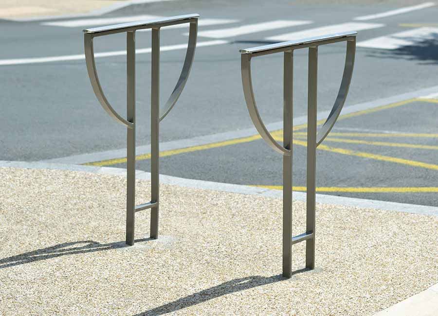 Appui vélos ACROPOLE conçu et fabriqué par Aréa mobilier urbain