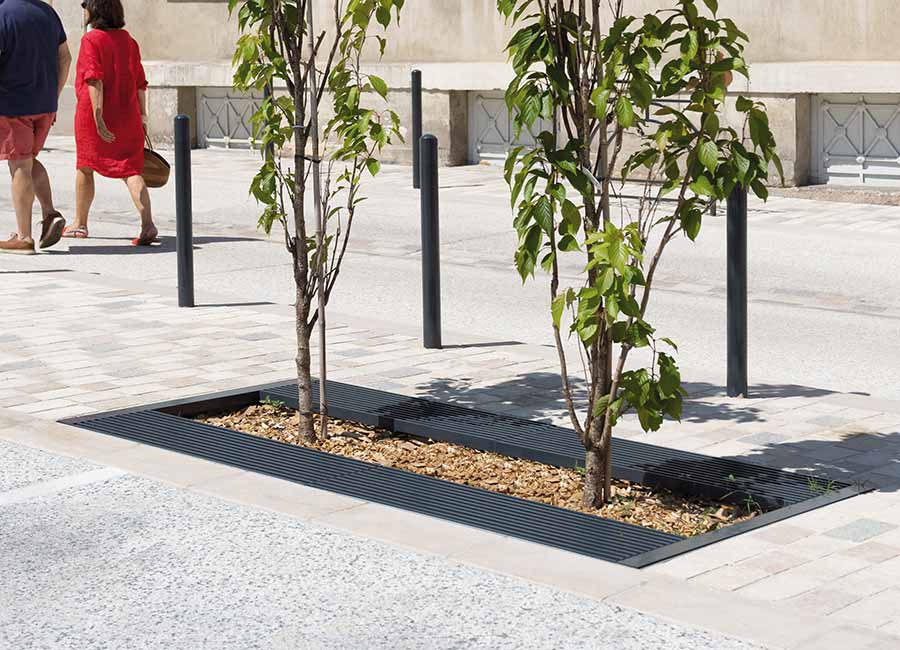 Grille d'arbre CAMBRIDGE conçu et fabriqué par Aréa mobilier urbain