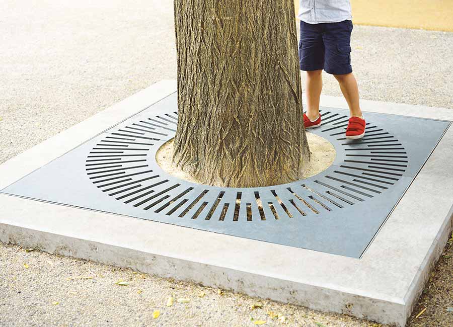 Grille d'arbre CARDIFF conçu et fabriqué par Aréa mobilier urbain