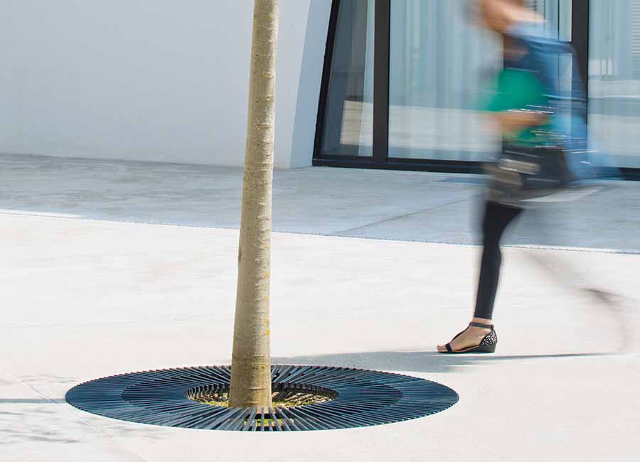 Grille d'arbre OXFORD conçu et fabriqué par Aréa mobilier urbain