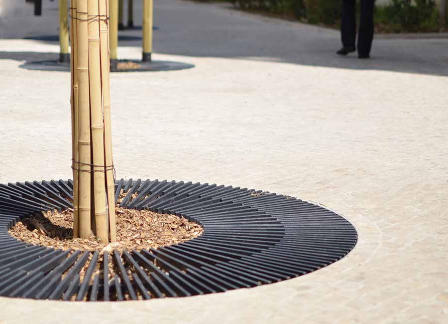 Grille d'arbre OXFORD conçu et fabriqué par Aréa mobilier urbain