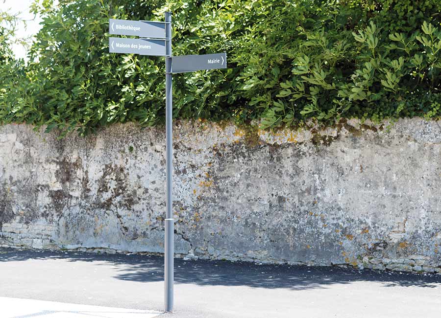 Signalétique ATLAS conçu et fabriqué par Aréa mobilier urbain