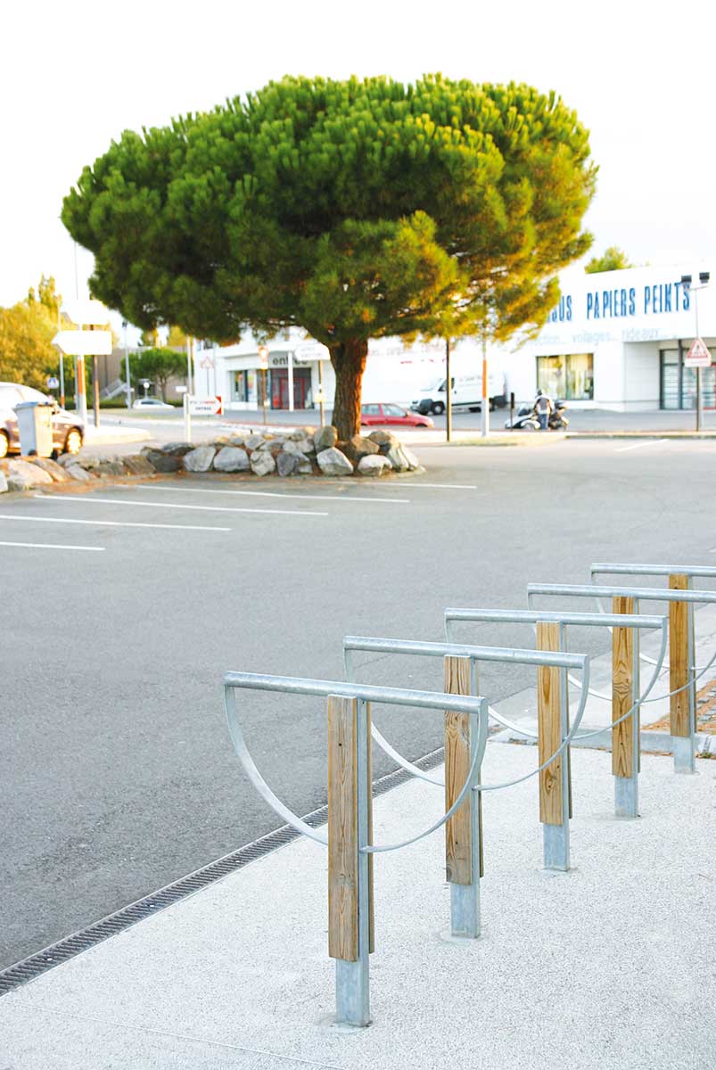 Appui vélos UNIVERS conçu et fabriqué par Aréa mobilier urbain
