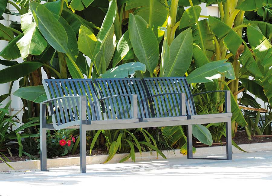 Banc NEWPORT conçu et fabriqué par Aréa mobilier urbain