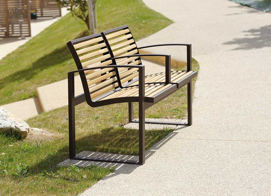 Banc NEWPORT BOIS conçu et fabriqué par Aréa mobilier urbain