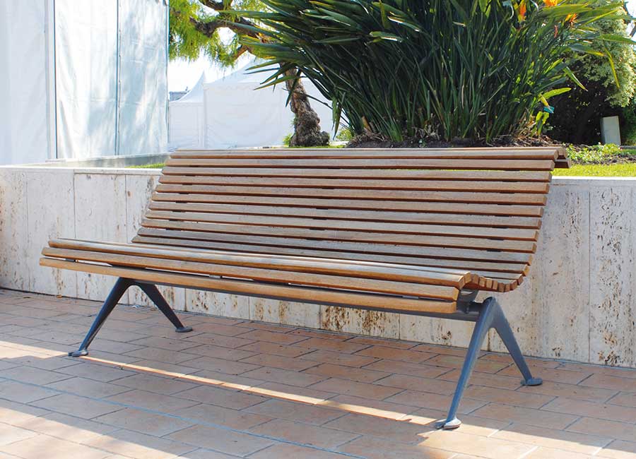 Banc ROME BOIS conçu et fabriqué par Aréa mobilier urbain