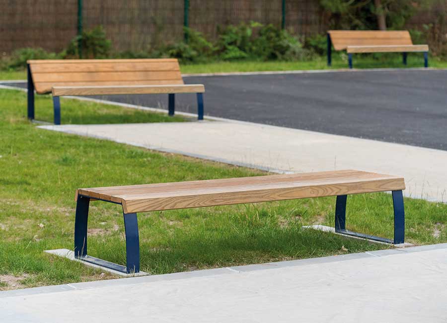 Banc simple BERNE BOIS conçu et fabriqué par Aréa mobilier urbain