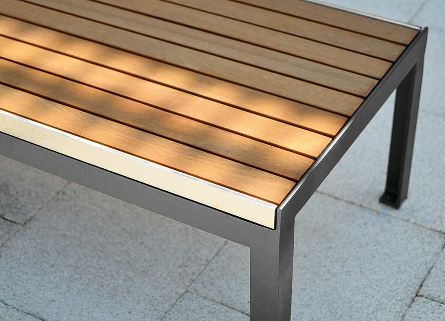 Banc simple BOLOGNE BOIS conçu et fabriqué par Aréa mobilier urbain