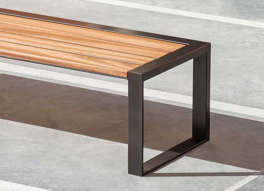 Banc simple BONN BOIS conçu et fabriqué par Aréa mobilier urbain