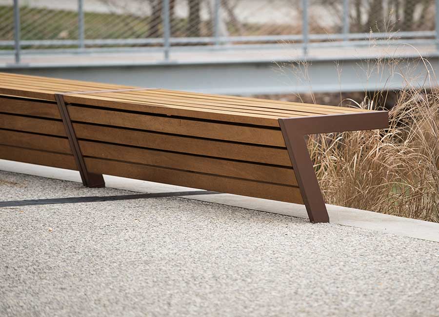 Banc simple MONTGENEVRE BOIS conçu et fabriqué par Aréa mobilier urbain