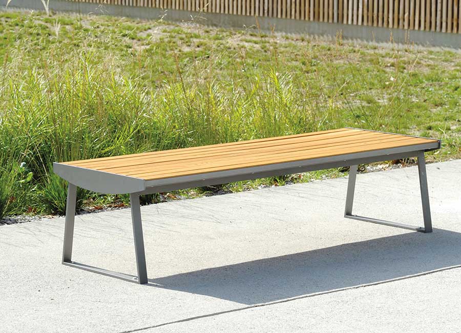 Banc simple ORLANDO BOIS conçu et fabriqué par Aréa mobilier urbain