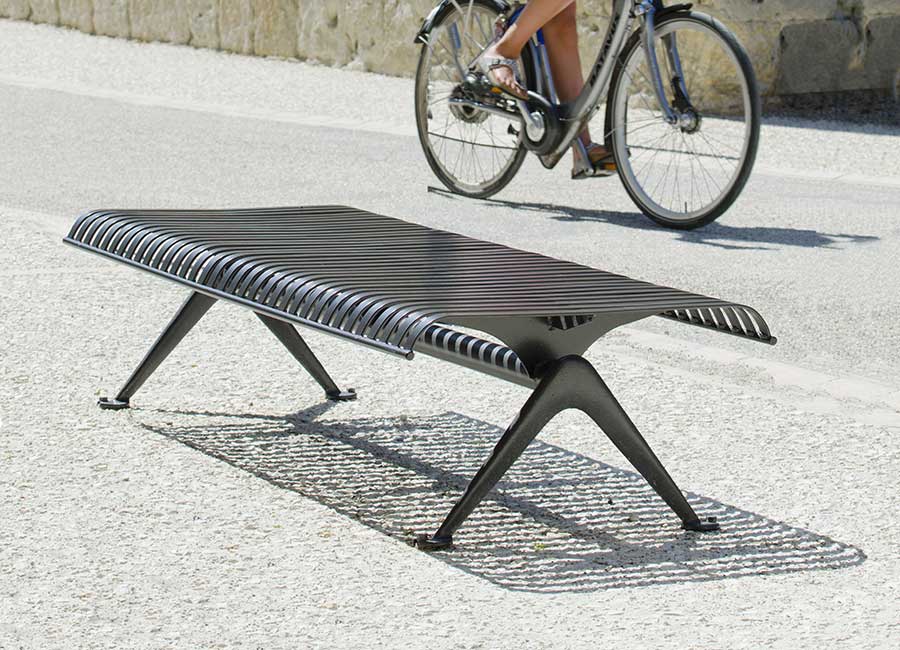 Banc simple PORTO conçu et fabriqué par Aréa mobilier urbain