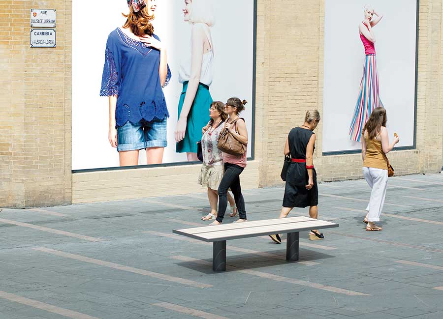 Banc simple TORONTO BOIS conçu et fabriqué par Aréa mobilier urbain