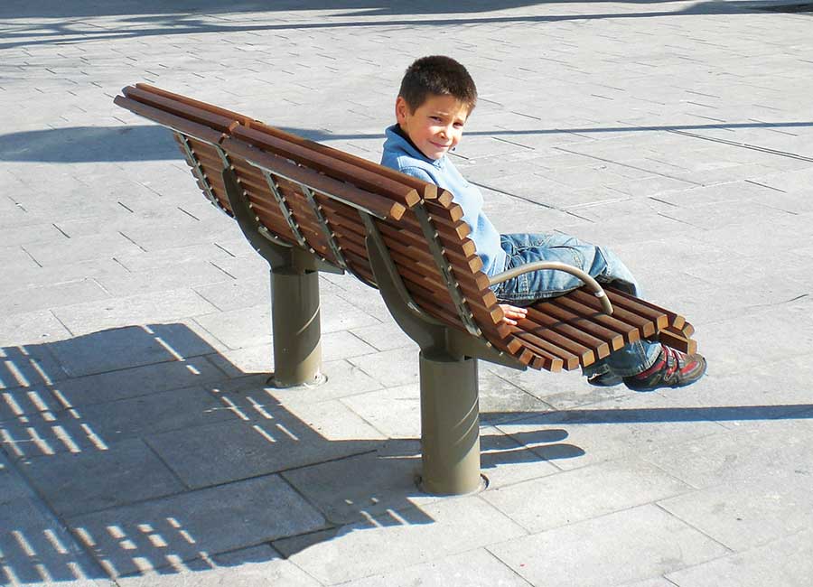 Banc VENISE BOIS conçu et fabriqué par Aréa mobilier urbain