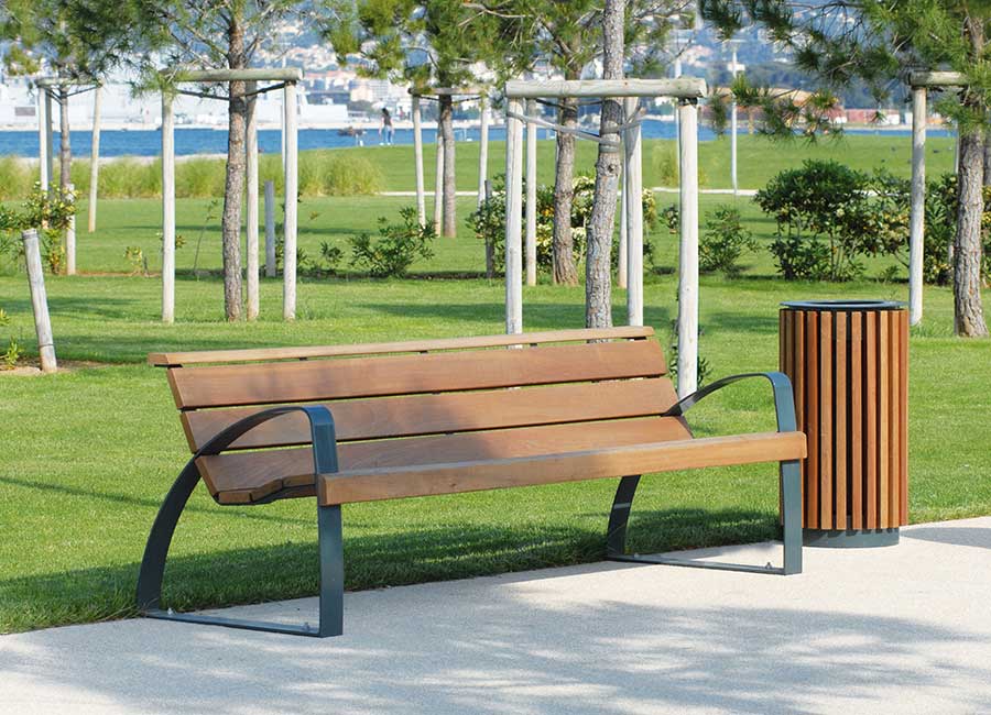 Banc VIENNE BOIS conçu et fabriqué par Aréa mobilier urbain