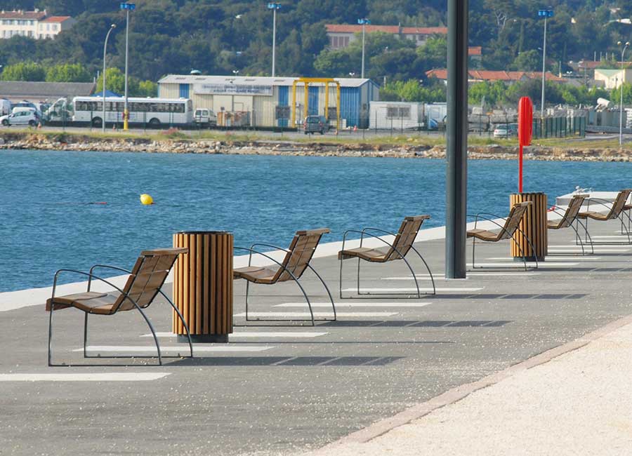 Banc VIENNE BOIS conçu et fabriqué par Aréa mobilier urbain