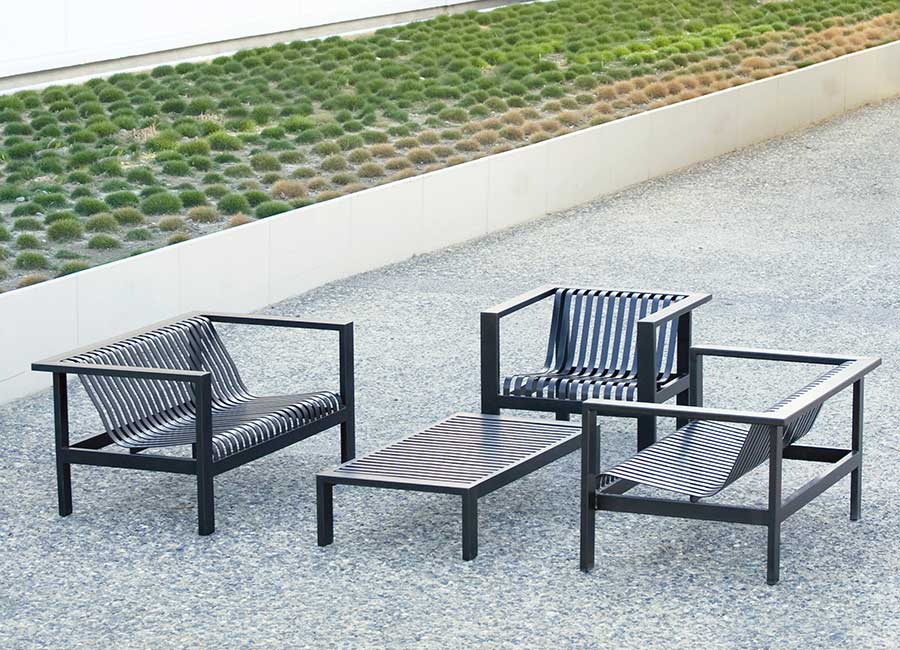 Canapé SOFIA conçu et fabriqué par Aréa mobilier urbain