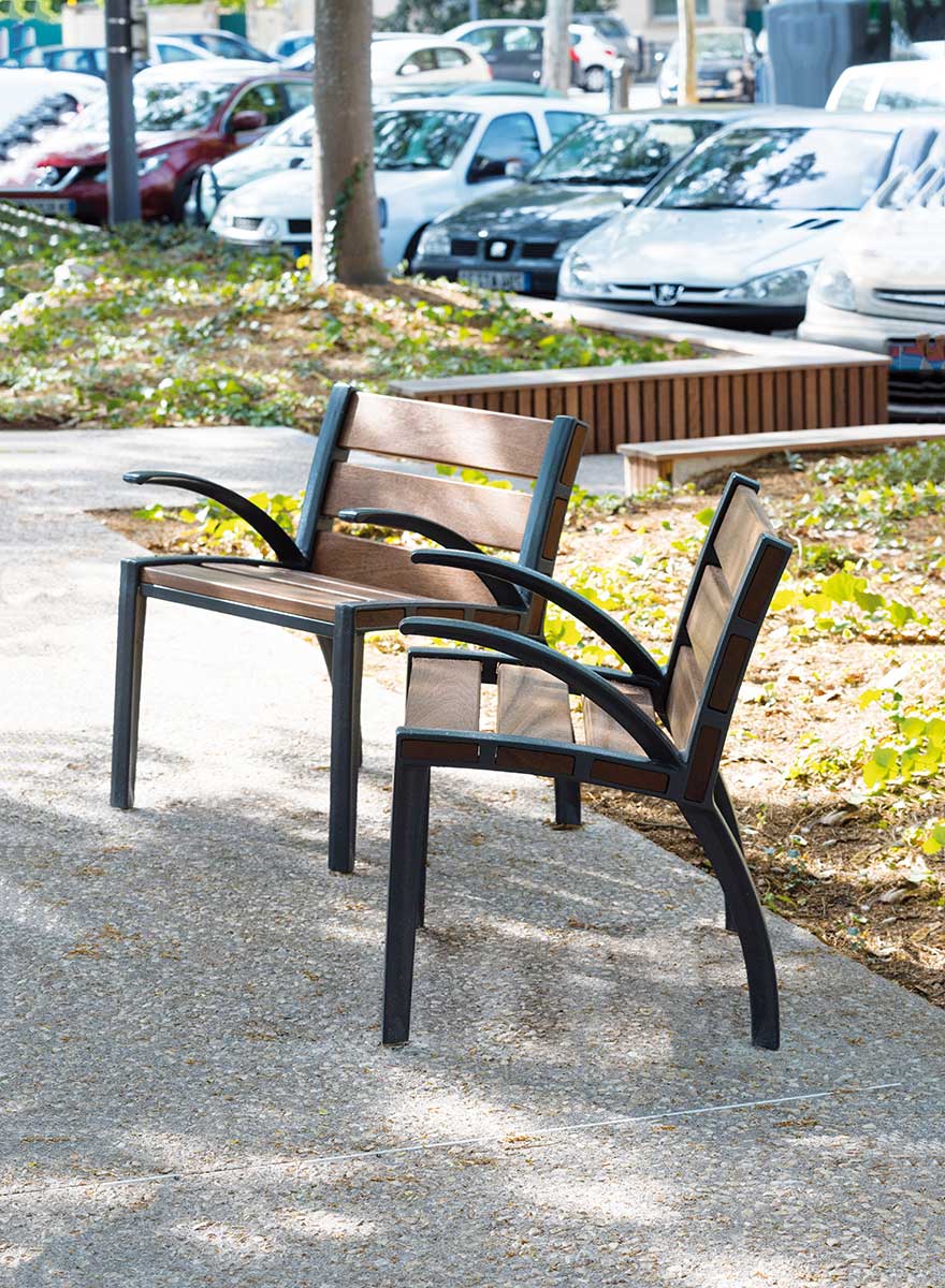 Chaise ATHENES BOIS conçu et fabriqué par Aréa mobilier urbain
