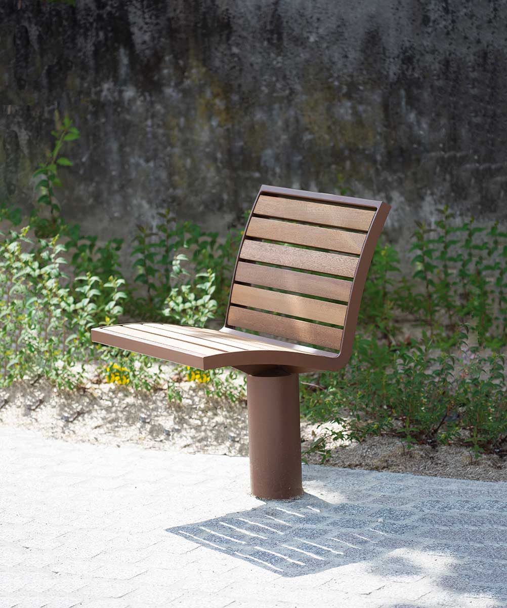 Chaise DENVER BOIS conçu et fabriqué par Aréa mobilier urbain