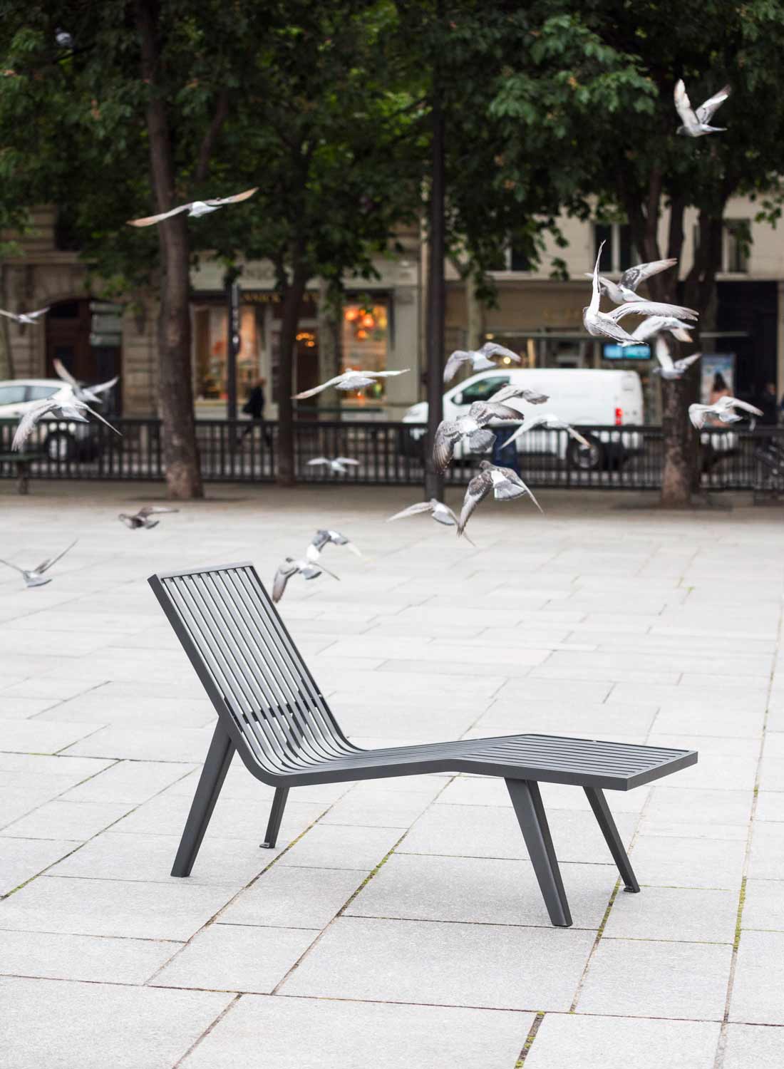 Chaise longue MICHIGAN conçu et fabriqué par Aréa mobilier urbain