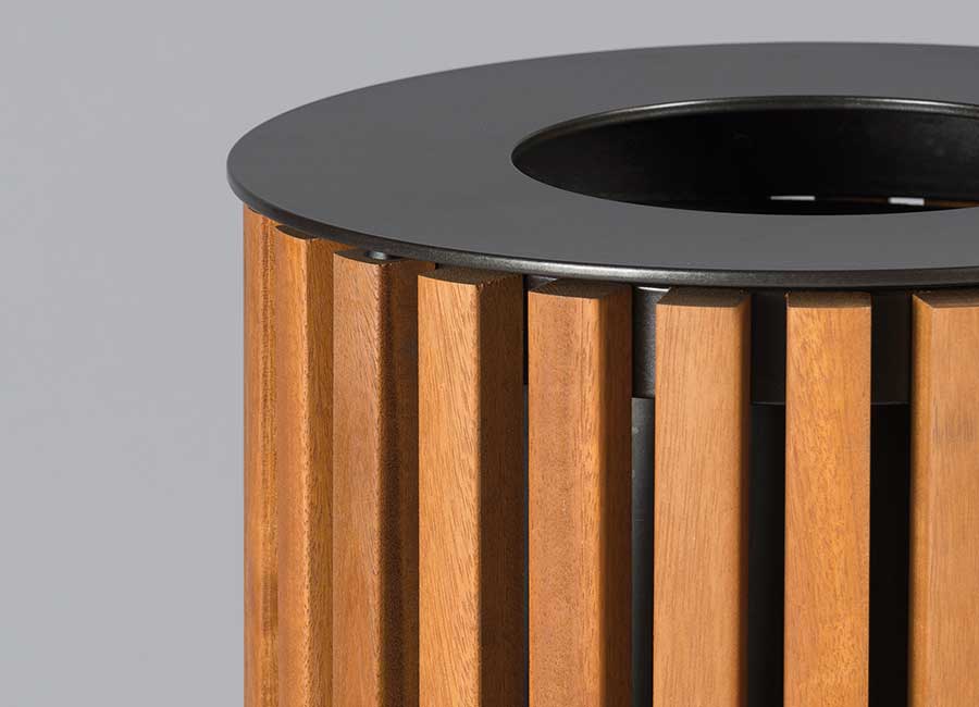 Corbeille 45L COQUELICOT BOIS conçu et fabriqué par Aréa mobilier urbain