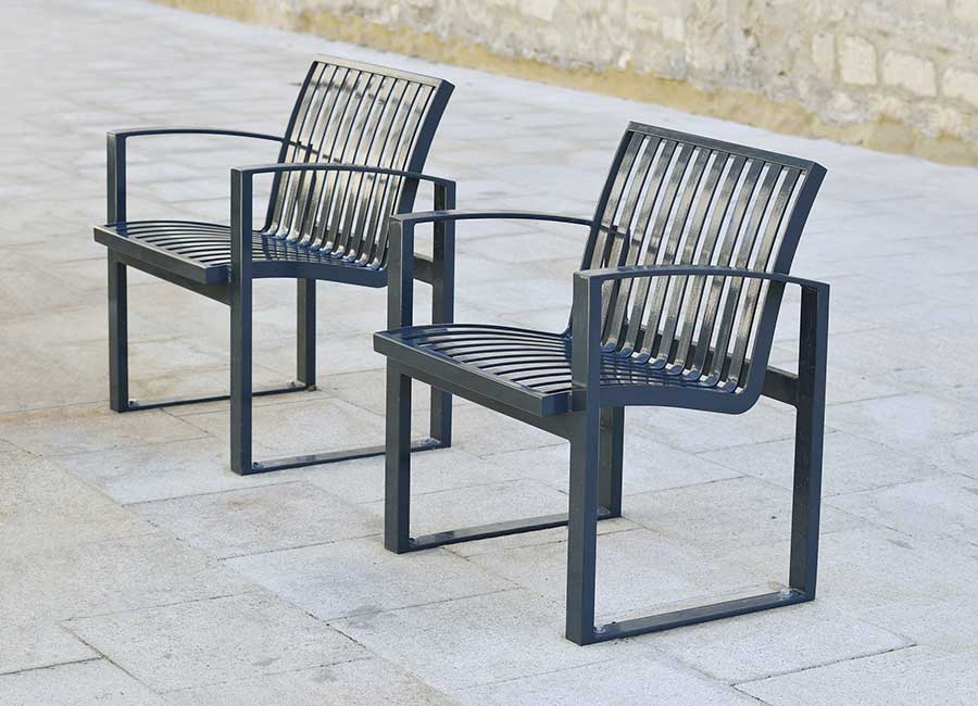 Fauteuil NEWPORT conçu et fabriqué par Aréa mobilier urbain