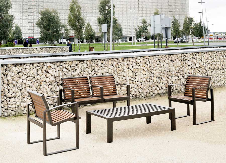 fauteuil NEWPORT BOIS conçu et fabriqué par Aréa mobilier urbain