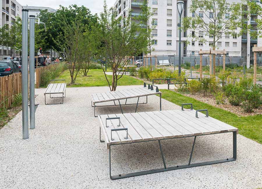 Portique à tractions OXYGENE conçu et fabriqué par Aréa mobilier urbain