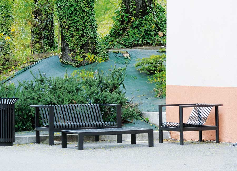 Table basse SOFIA conçu et fabriqué par Aréa mobilier urbain