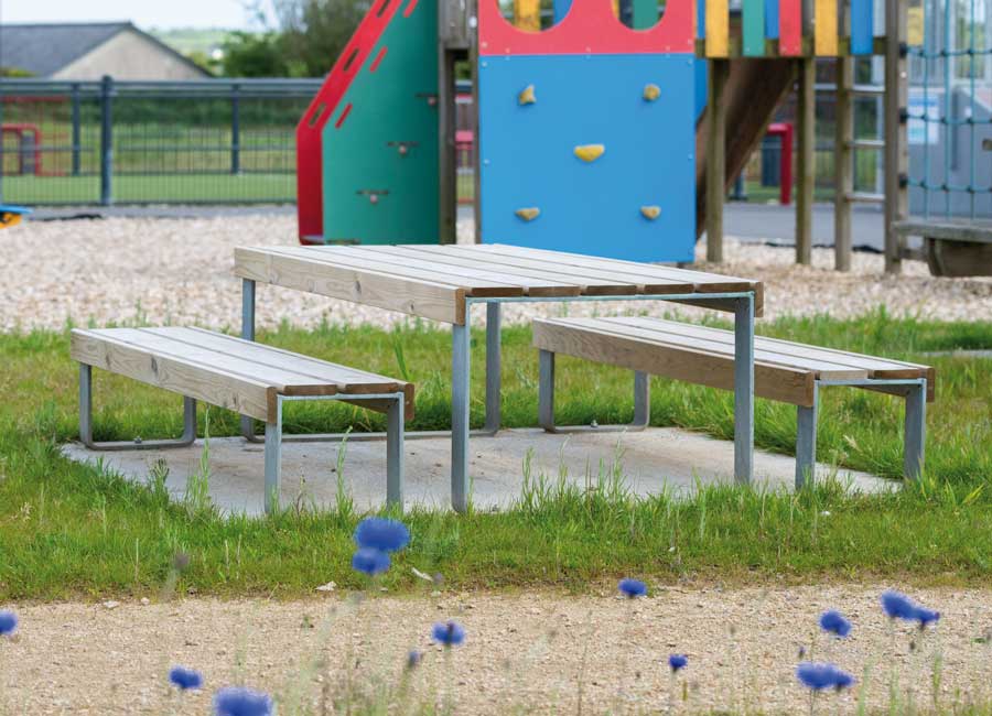 Ensemble table et bancs enfant ATLANTIQUE BOIS conçu et fabriqué par Aréa mobilier urbain