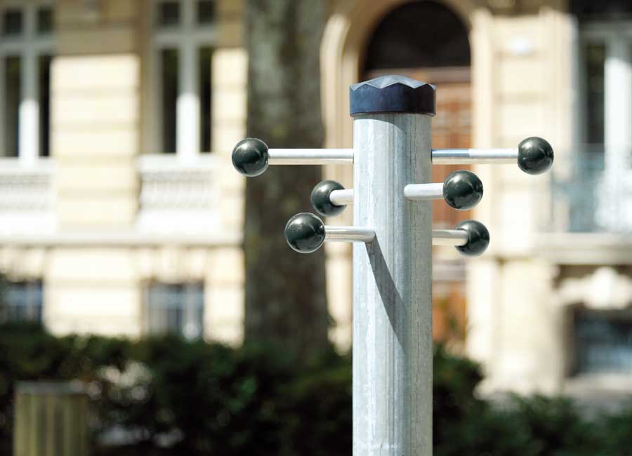 Porte manteaux MARIUS conçu et fabriqué par Aréa mobilier urbain