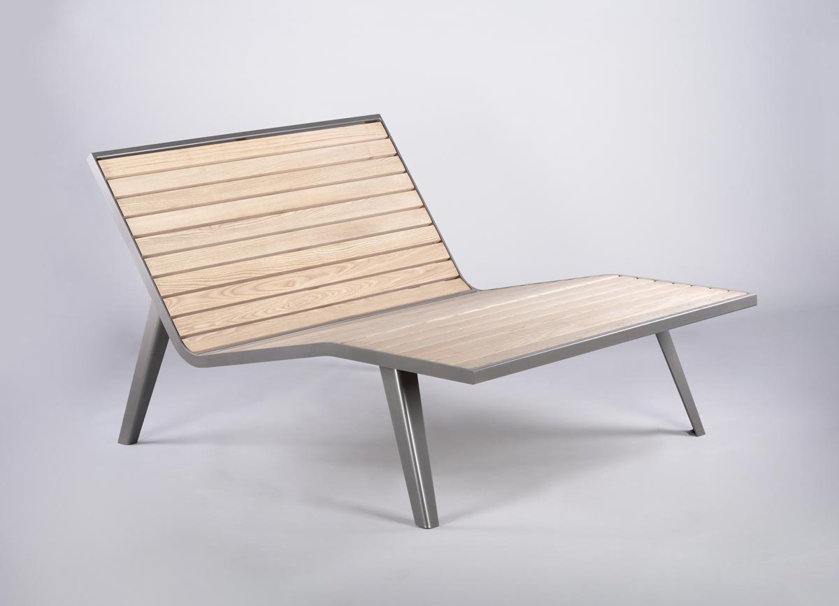 Grande chaise longue MICHIGAN BOIS conçu et fabriqué par Aréa mobilier urbain