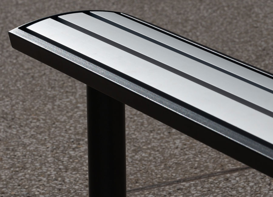 Assis-debout Halifax aluminium conçu et fabriqué par Aréa mobilier urbain