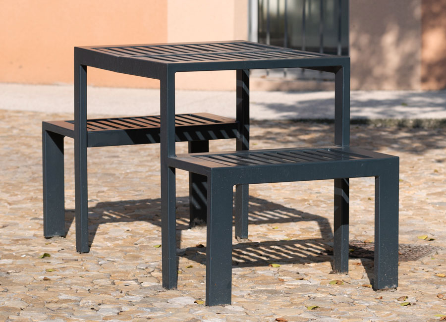 Table banc SOFIA conçue et fabriquée par Aréa mobilier urbain