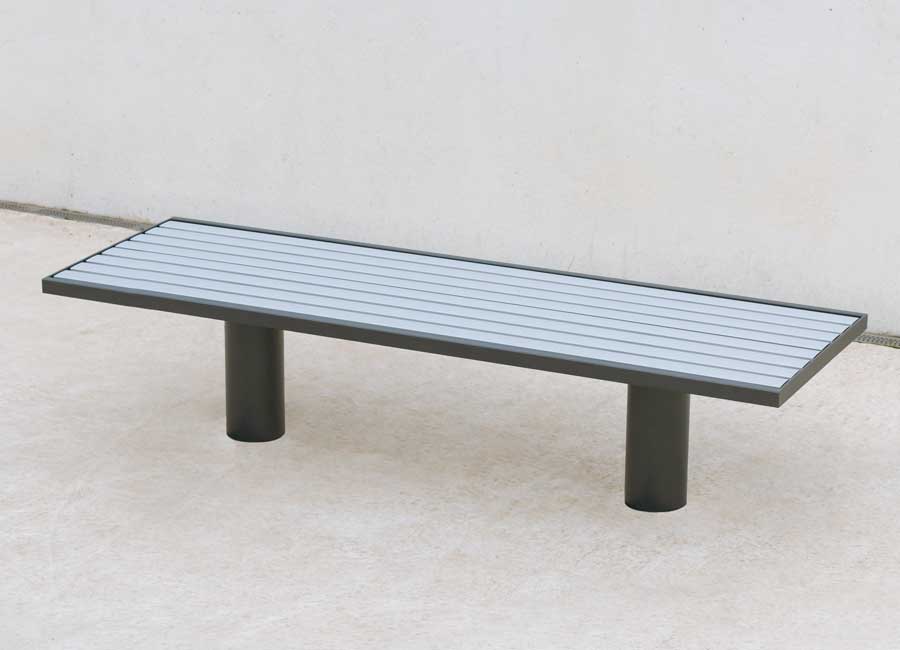 Banc simple TORONTO ALUMINIUM conçu et fabriqué par Aréa mobilier urbain